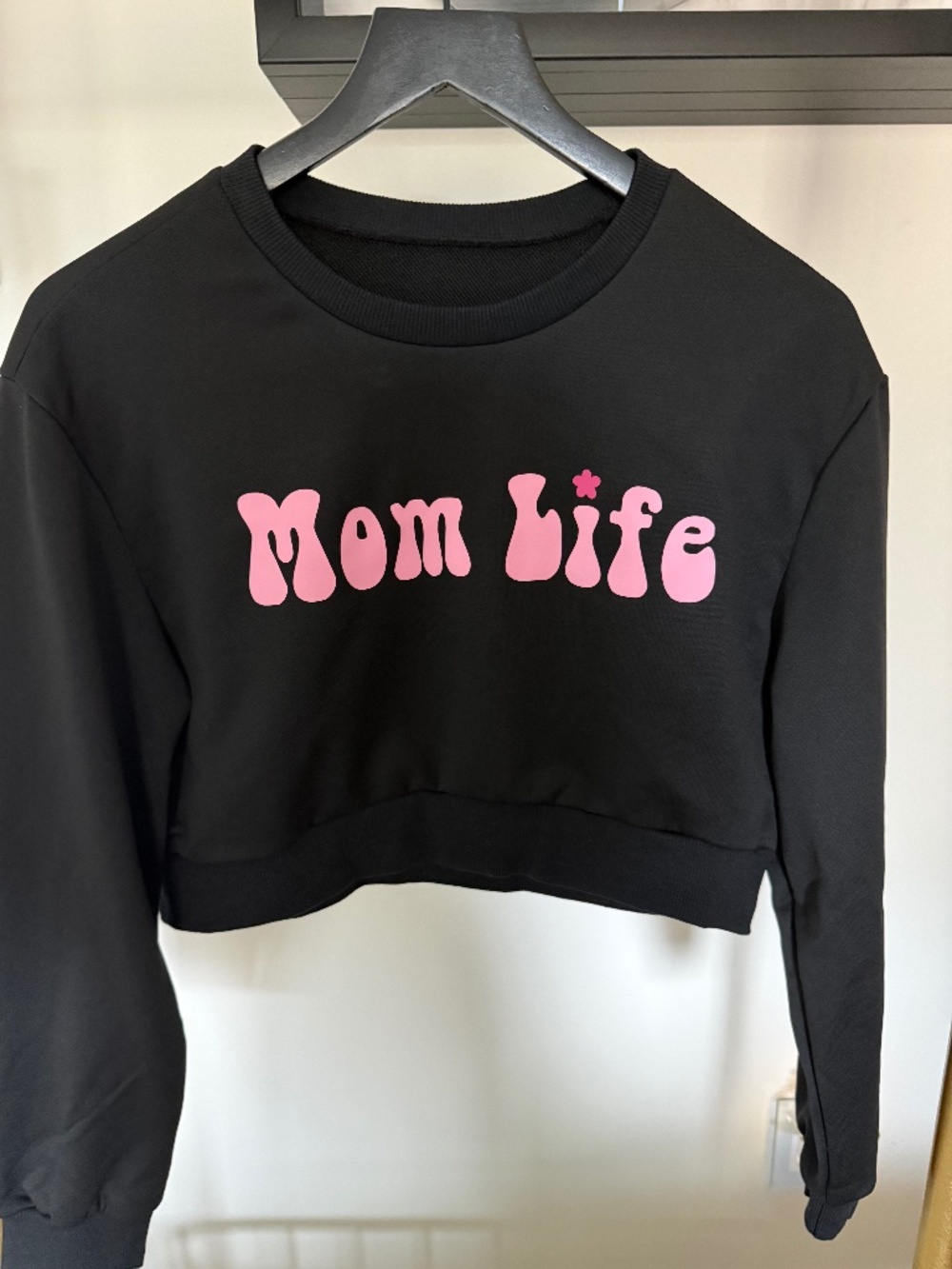 Women's cropped "Mom Life" sweatshirt
